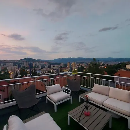 Modern Top Floor Apartment With Private Rooftop Terrace 塞拉耶佛