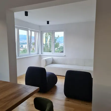 Modern Top Floor Apartment With Private Rooftop Terrace
