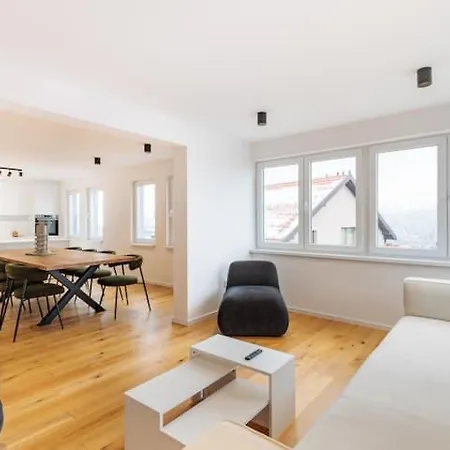 Modern Floor With Private Rooftop Terrace 公寓 *
